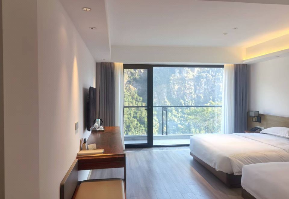 FUZHOU ROYAL HOT SPRING HOTEL & RESORTYunshui Pavilion - Parent-Child Villa (One-Bedroom, One-Living Room + Indoor Bathtub Only)