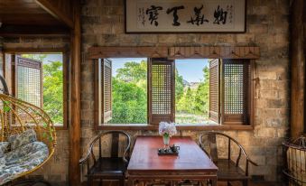 Yupingge·Long history Viewing Huizhou Design Homestay (Hongcun Pingshan Scenic Area)