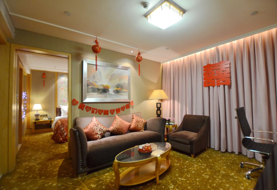 主樓豪華套房（家庭親子一房一廳）