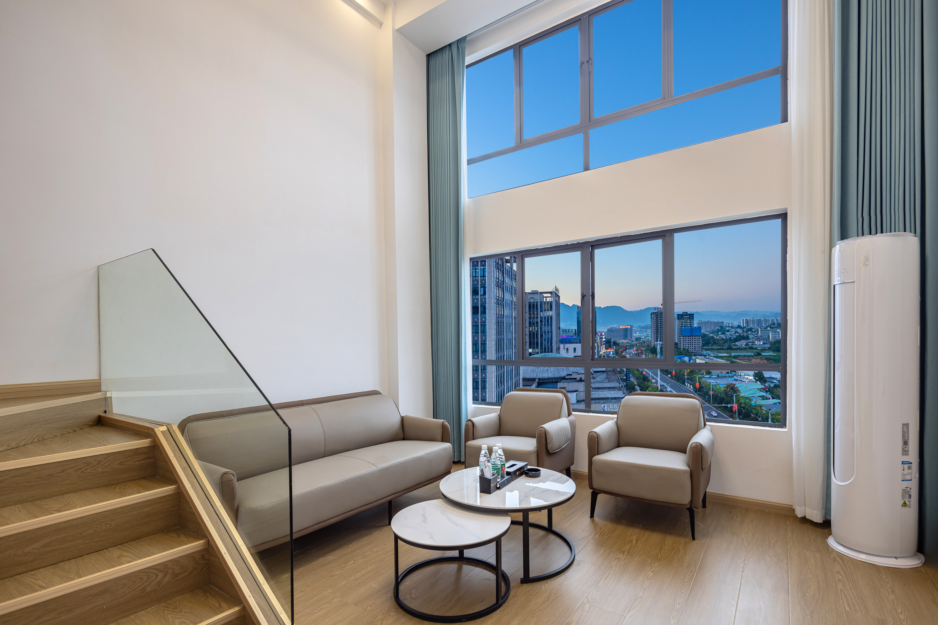 LOFT大三床套房∣两衞∣客厅∣双人大床∣双人标间独立