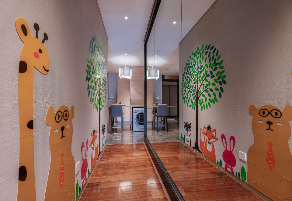 穿越森林親子主題房