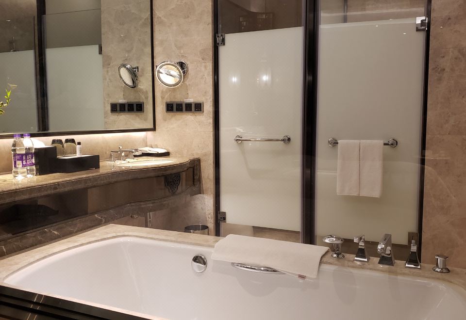 豪华大床房（尊享空间+深睡床垫+独立衞浴 ）