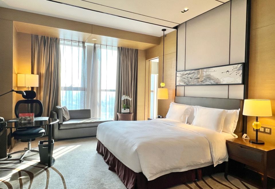 Crowne Plaza Tianjin MeijiangnanDeluxe Queen Room