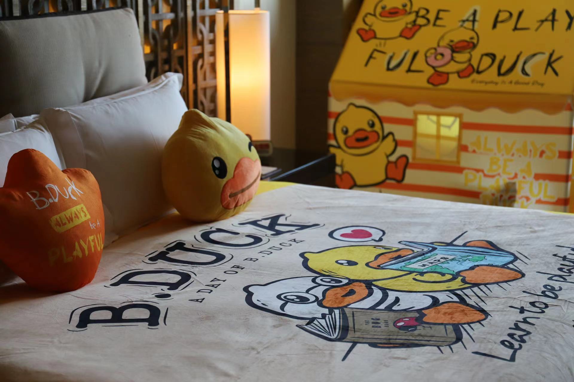 B.Duck小黄鸭亲子主题房