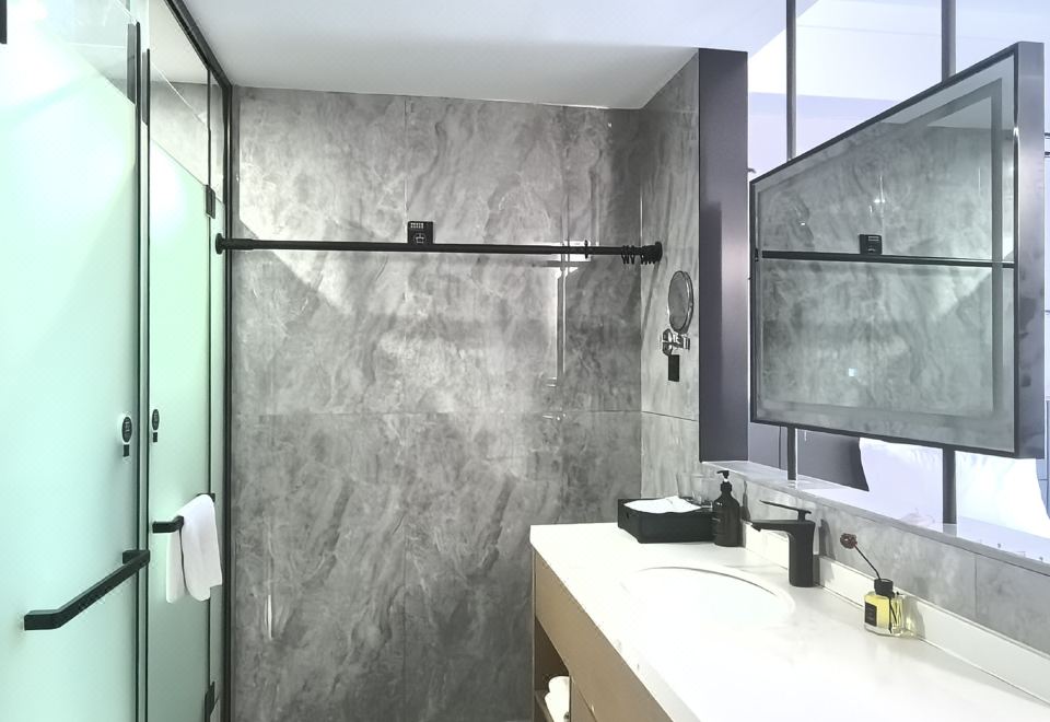 智享·奢華大床房—智能客控