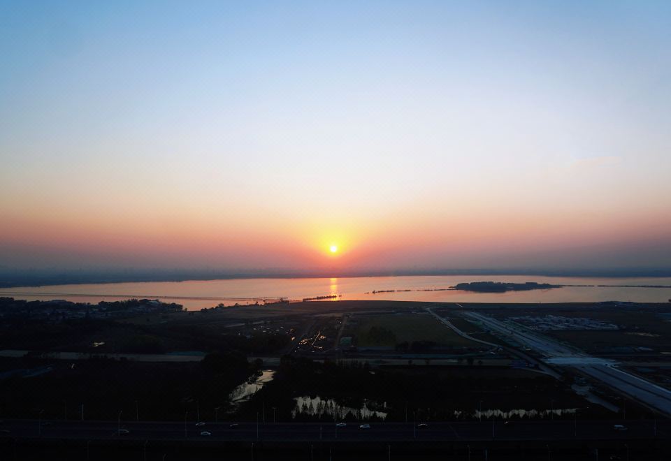 行政湖景雙床房