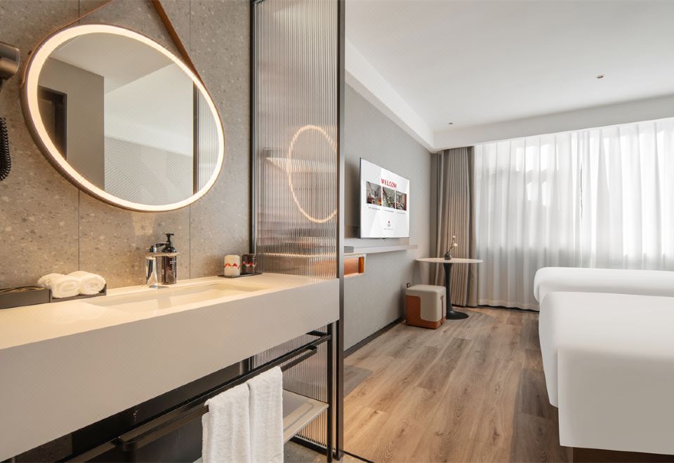 智能高級雙床房〔小度音響+智能投屏+零壓床墊〕