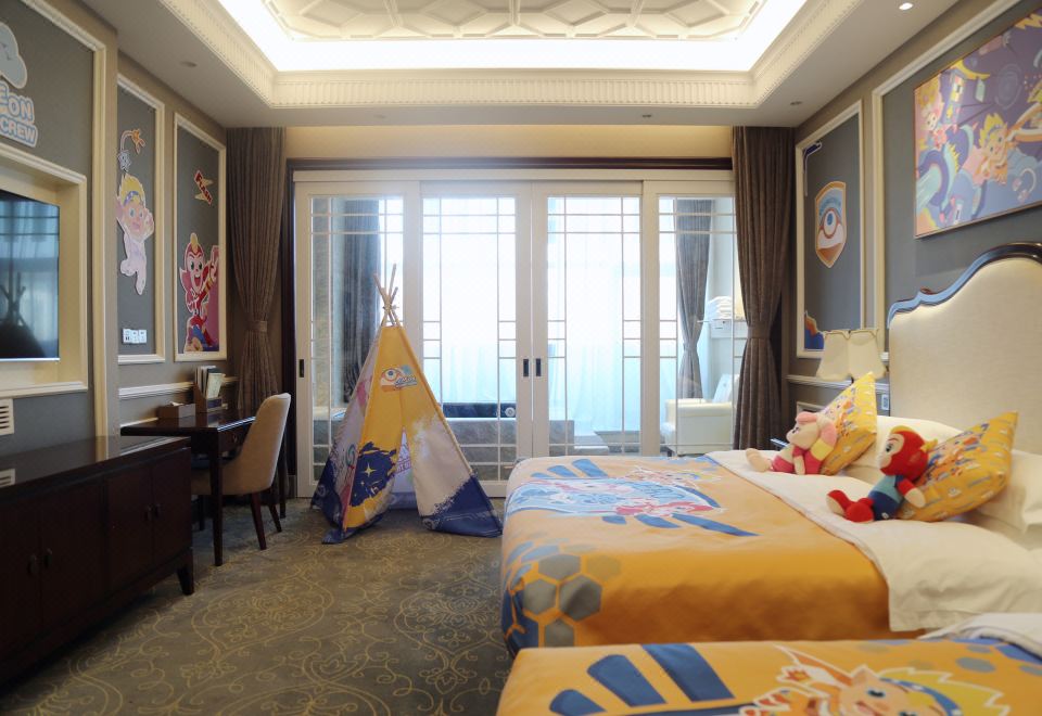 Baihualin Hot Spring Valley HotelGuardians Of The Universe Theme Family Room