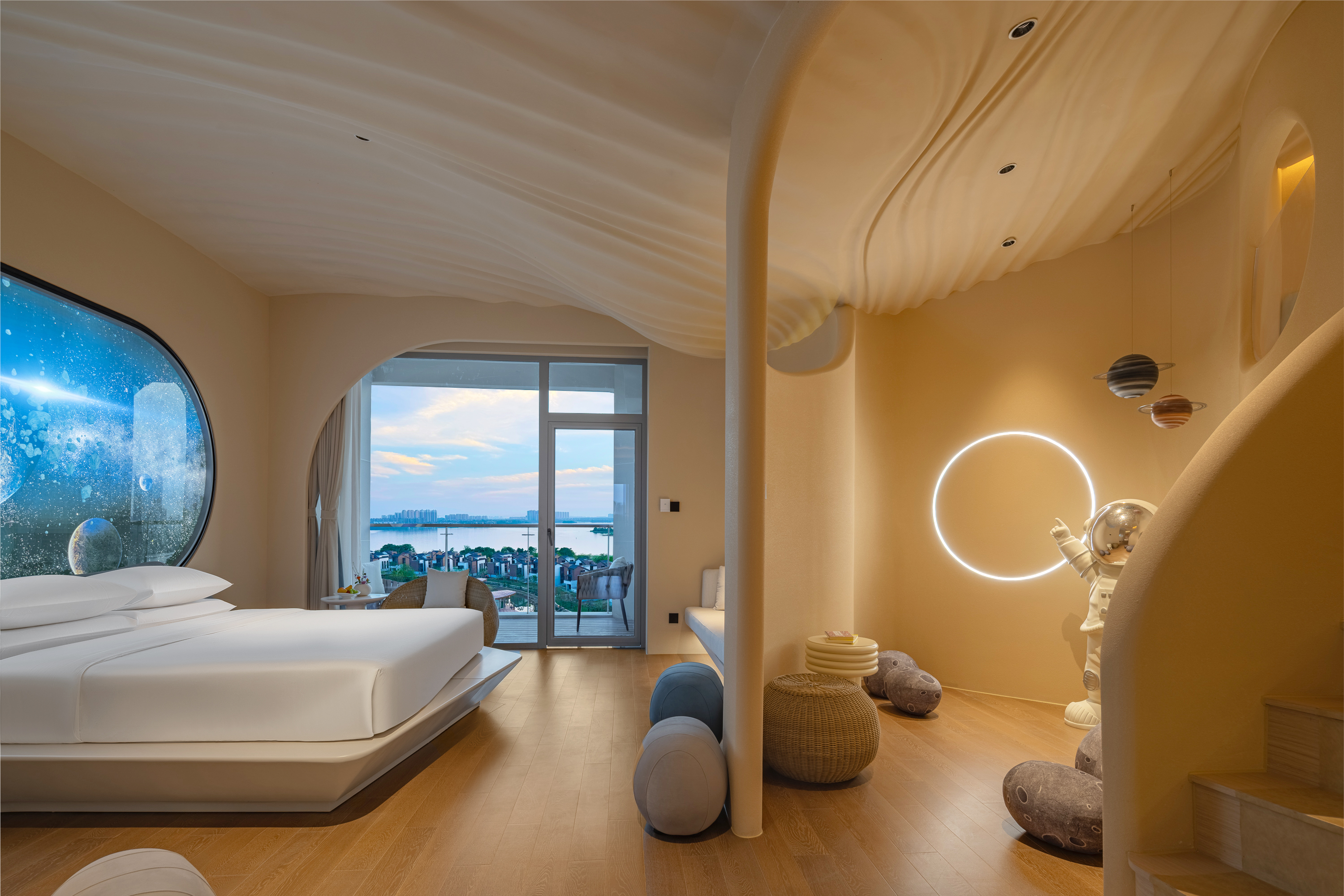 星际主题房「星际太空主题·大床+岩洞风高低床·浴缸」