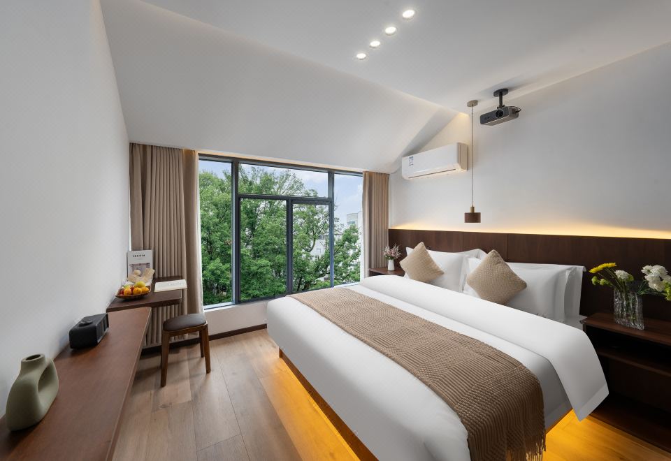 洄澜·晚风大床房『高清巨幕投影+全屋智能+实木复古』