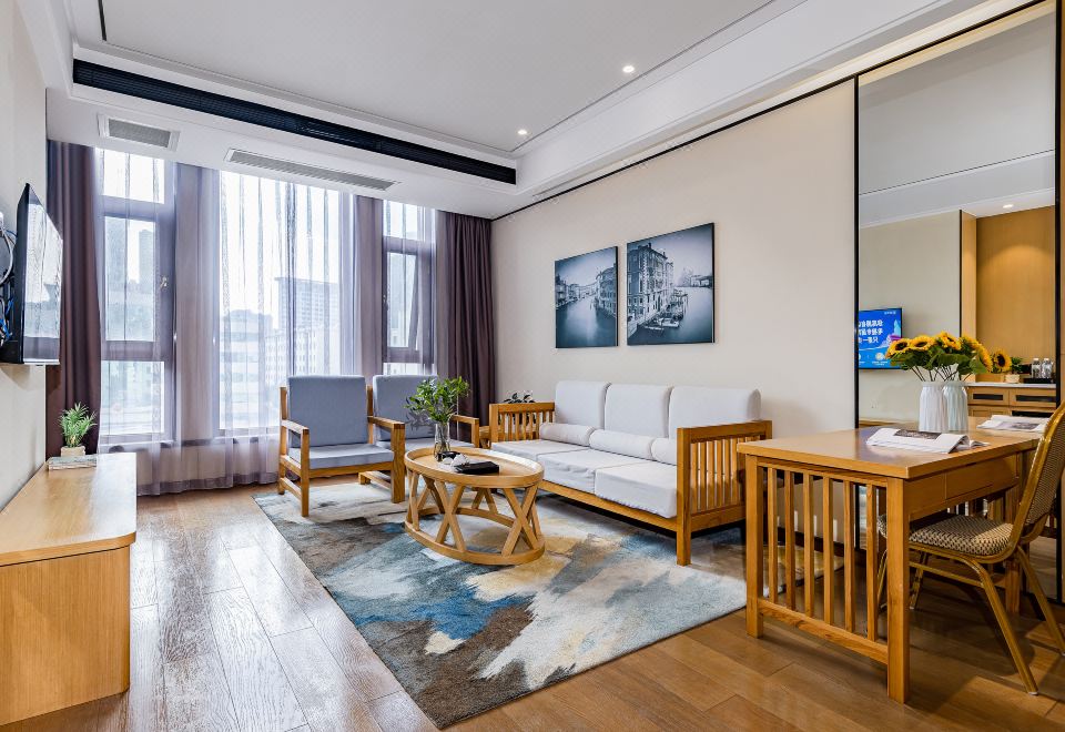 Wanhua Boutique Business Hotel (Tongde Plaza Branch, Kunming Baiyun Road Metro Station)Prestige Traveler Large Suite