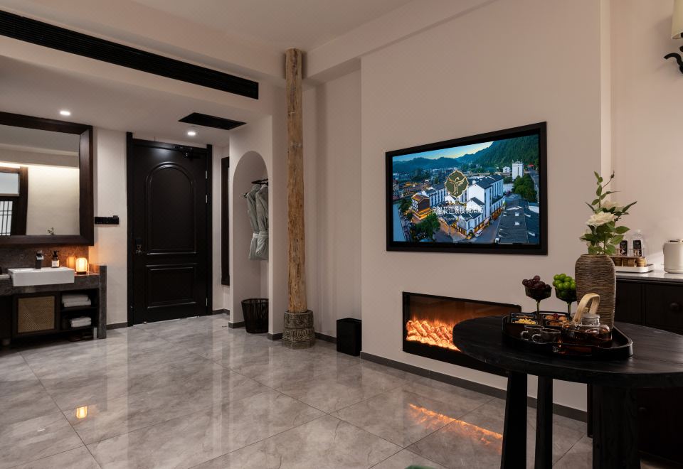 Elegant 2-bed Room