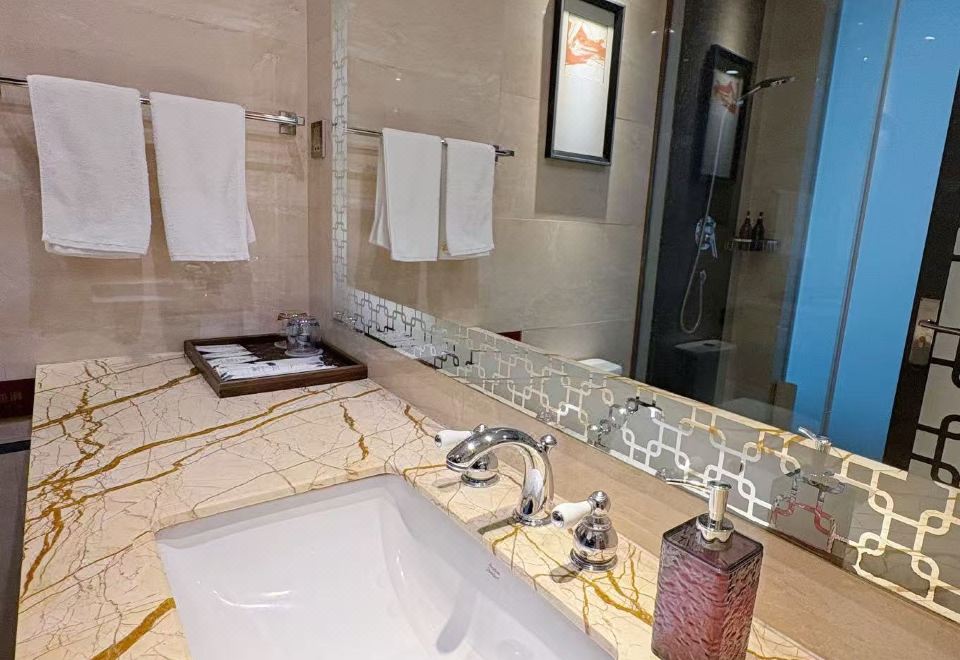 智能標準間（0壓深睡眠枕+語音客控+中式實木家居）