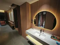 Lezhi Homestay (Baoding East Railway Station He Da New District Store)