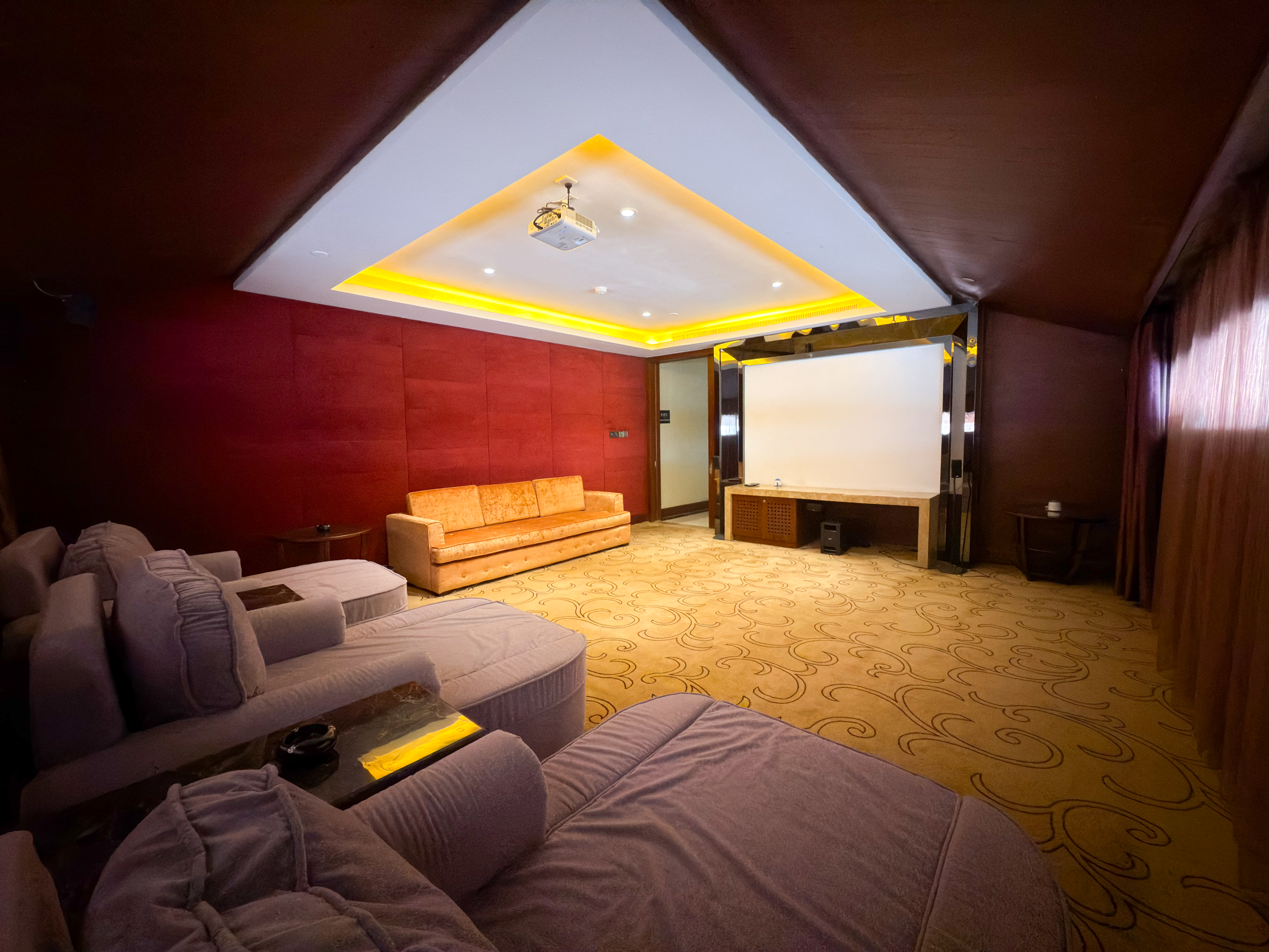 海丽号总统套房（温泉水+私人影音室+室外露天泡池+大浴缸+湿蒸房）