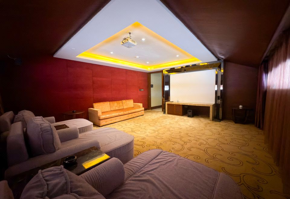 海丽号总统套房（温泉水+私人影音室+室外露天泡池+大浴缸+湿蒸房）