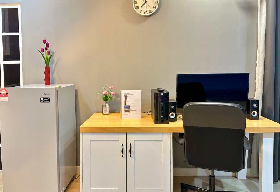 一室房，一张特大床, 享景观房（Champs Elysees King Studio + Sunset Corner View）