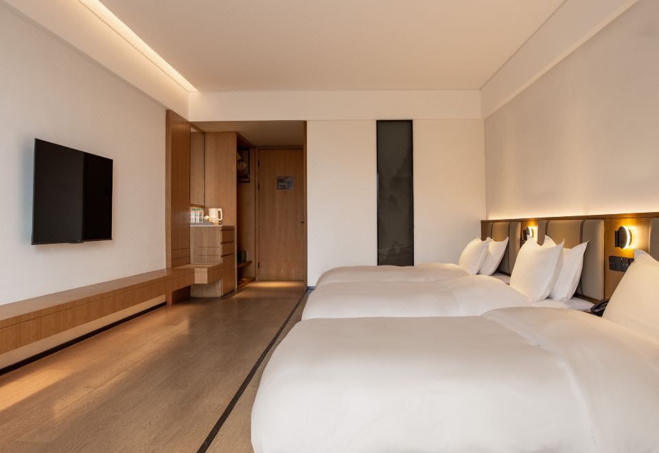 FUZHOU ROYAL HOT SPRING HOTEL & RESORTRoyal Scenic View Three Bed Room