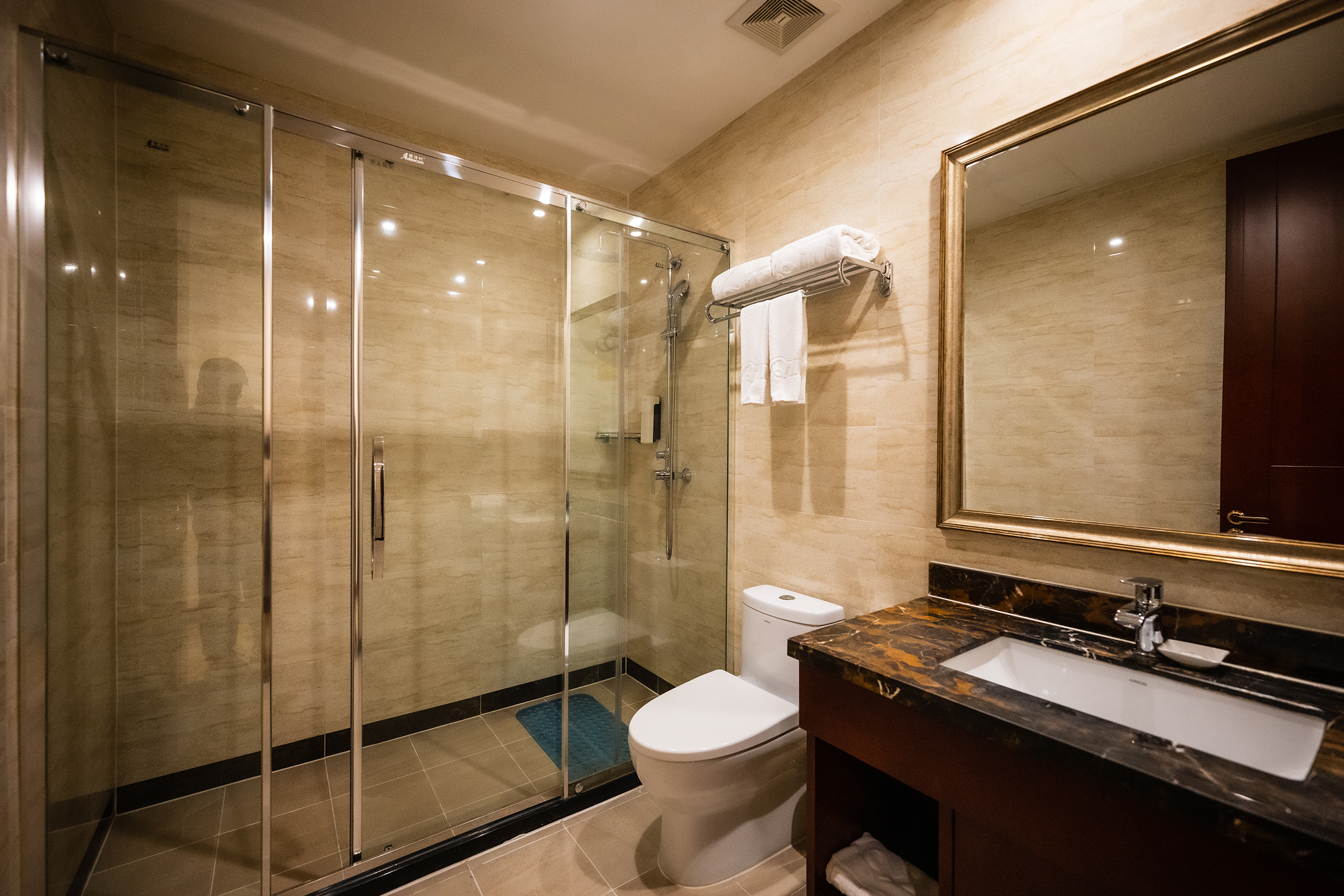 Riyueming · City Box Hotel (Dalian Railway Station Zhongshan Square Branch)City Box·躺平治癒双床房（零压床垫＋记忆棉枕头）