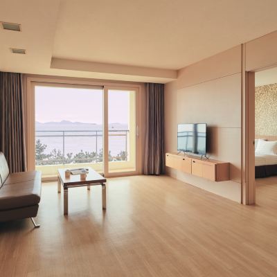 Resort Suite (Kitchen/Sunset Ocean View/Bed)