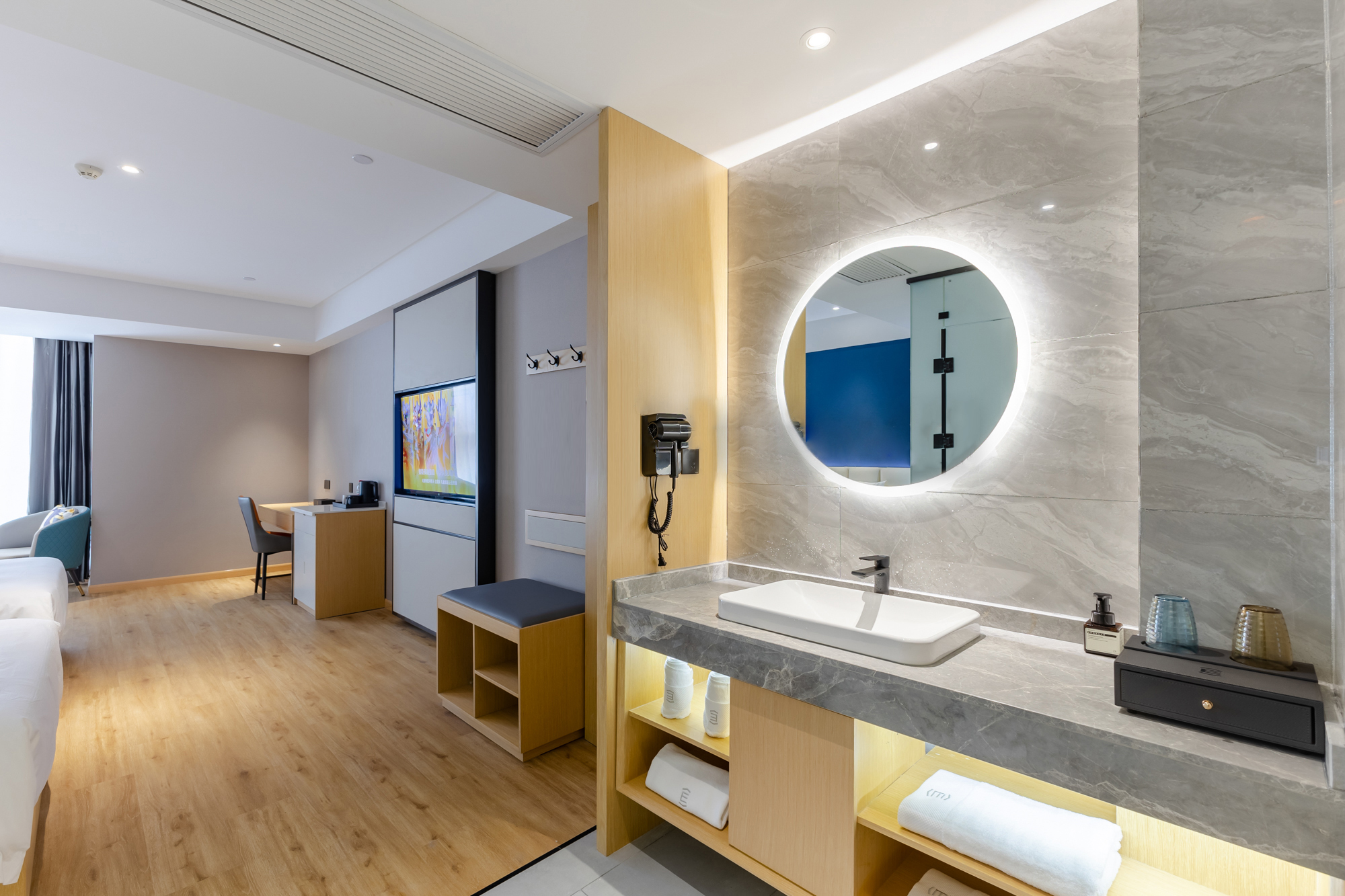 Superior Executive Room (Double Bed) (Tv, Shower)