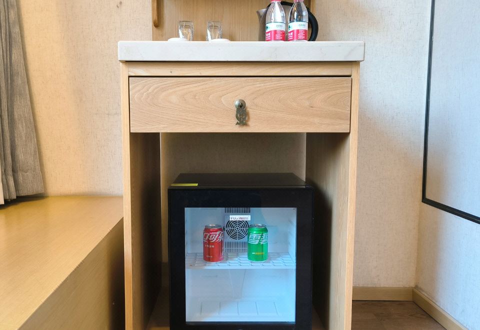 舒逸·精致大床房（金可儿床垫+小冰箱+独立茶台）