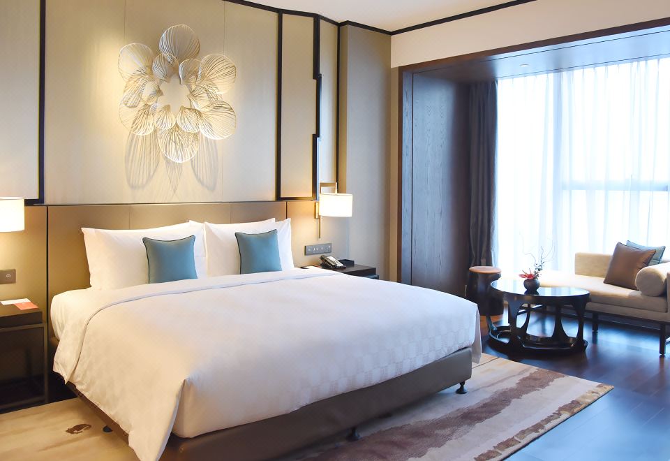 HUALUXE Xiamen HaicangElegant Queen Room