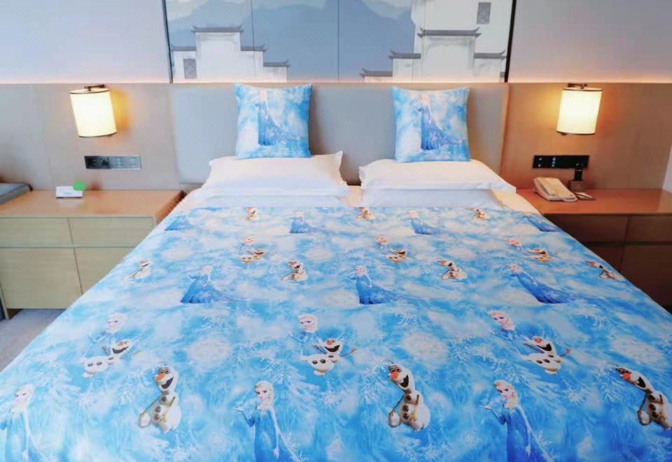 Courtyard by Marriott Hangzhou XiaoshanFrozen Theme Family Room