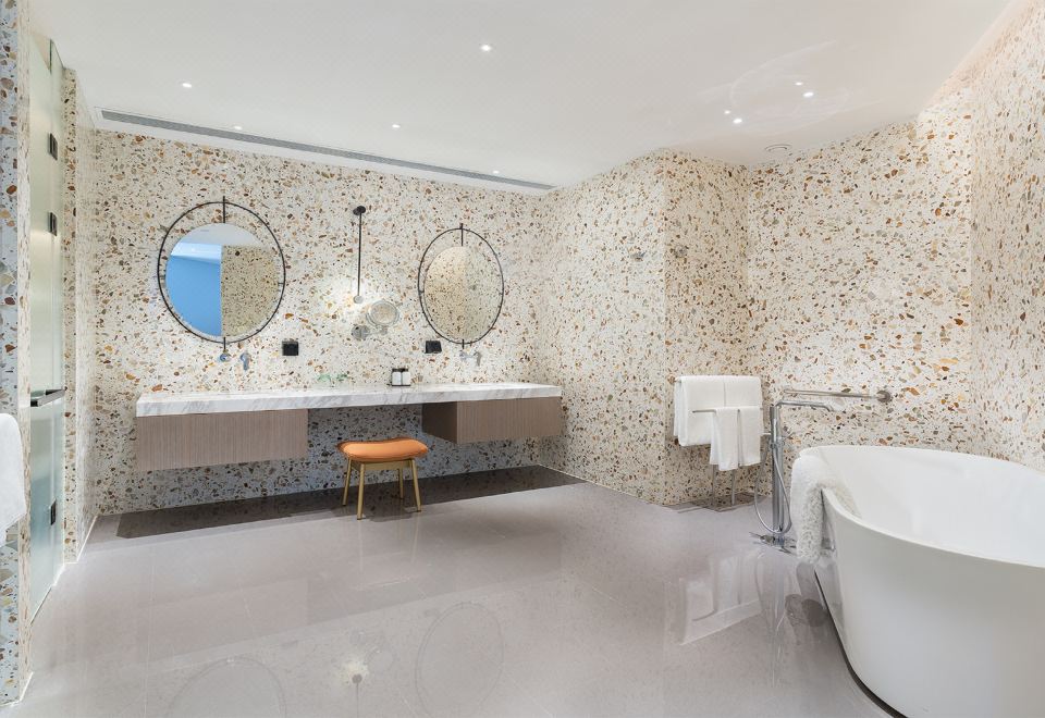 逸衡套房·书房·湖景（智能健身FITURE魔镜）