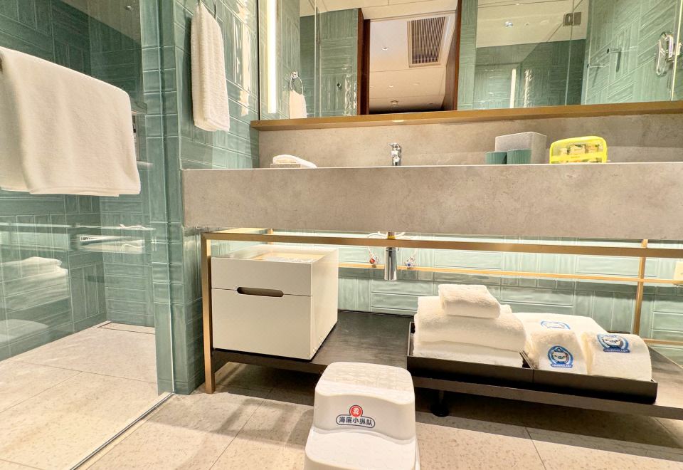 海底小纵队豪华大床房（小童游乐+Coffee机+Minibar）