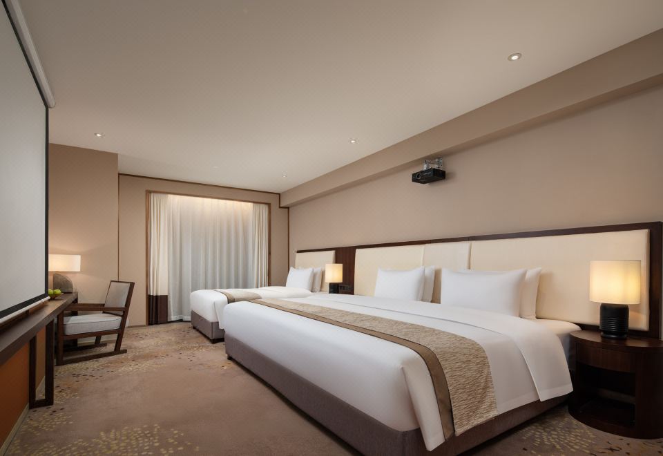 欢聚观影家庭房丨100寸巨幕投影+超大子母床+海量大片