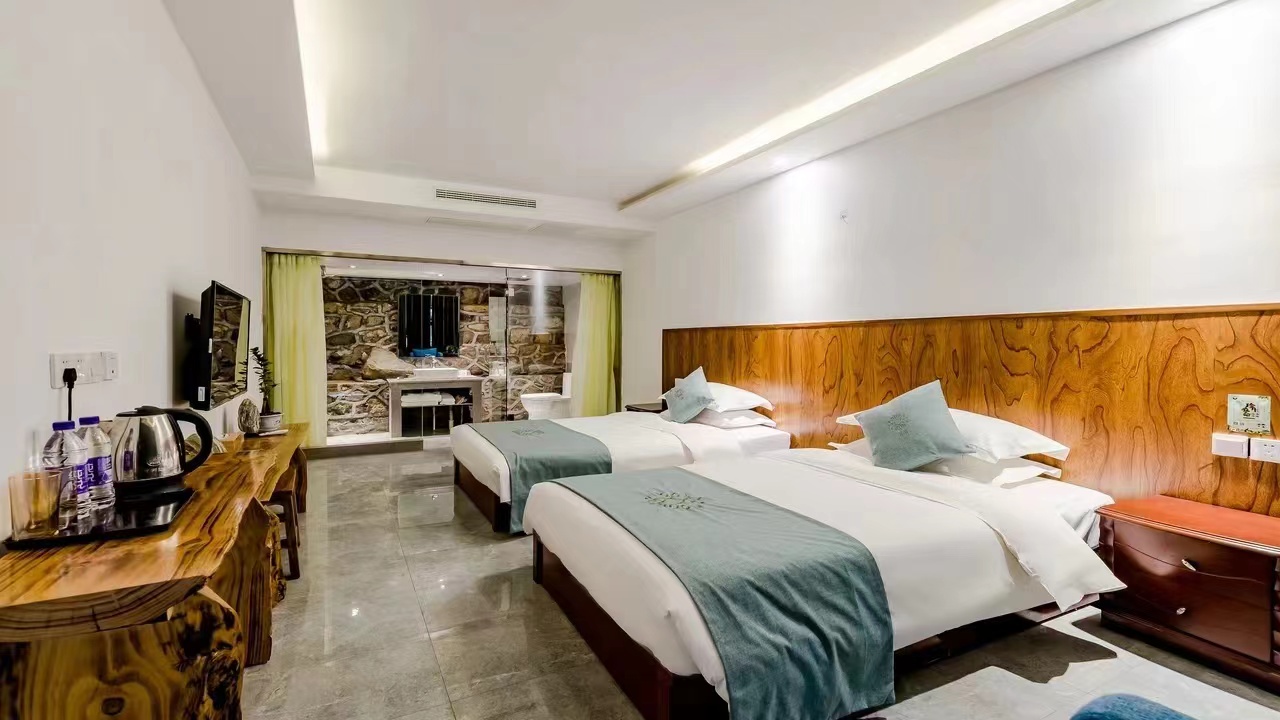 Cozy Room - Courtyard-View (2 beds)