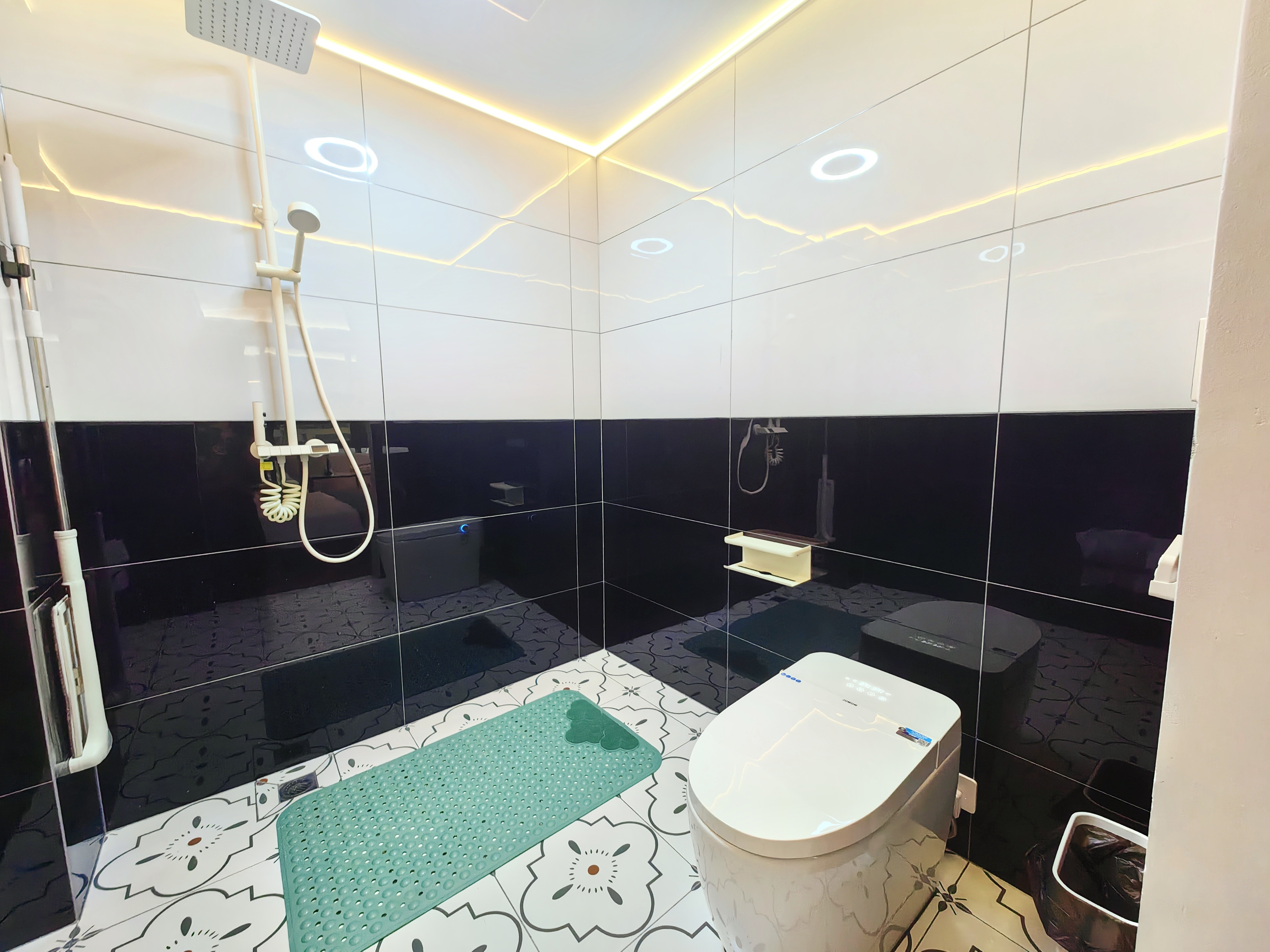 浮生（浴缸·冰箱·洗衣機·沙發·巨幕投影·智能客控）