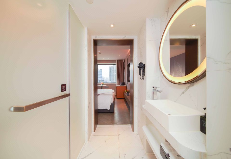 IMPERIAL TRADERS ELONG HOTELDelight Classic Double Bed Room (Wireless Charging + Smart Guest Control + Electric Curtains)