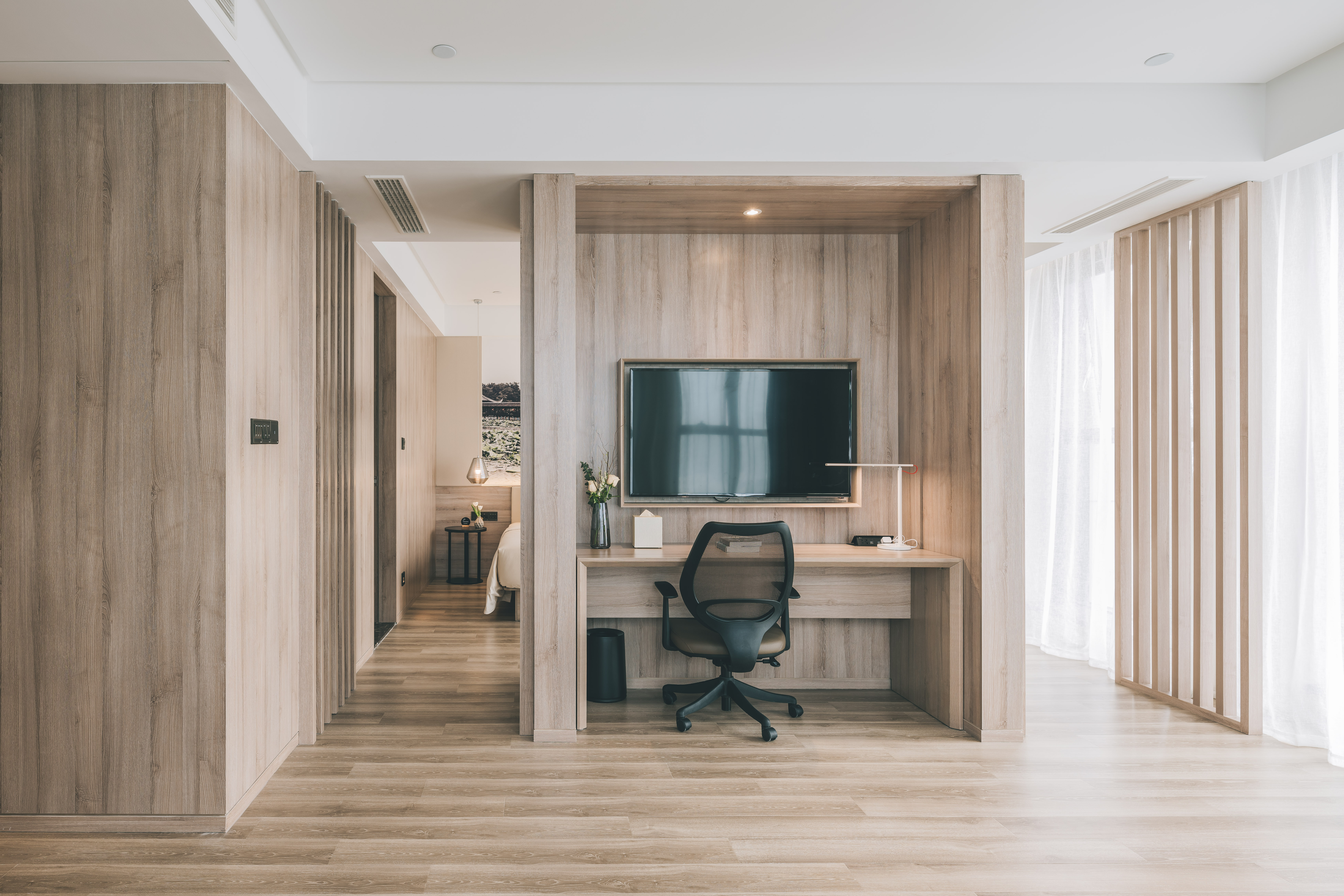 尊贵套房（小冰箱 +浴袍+电视投屏）