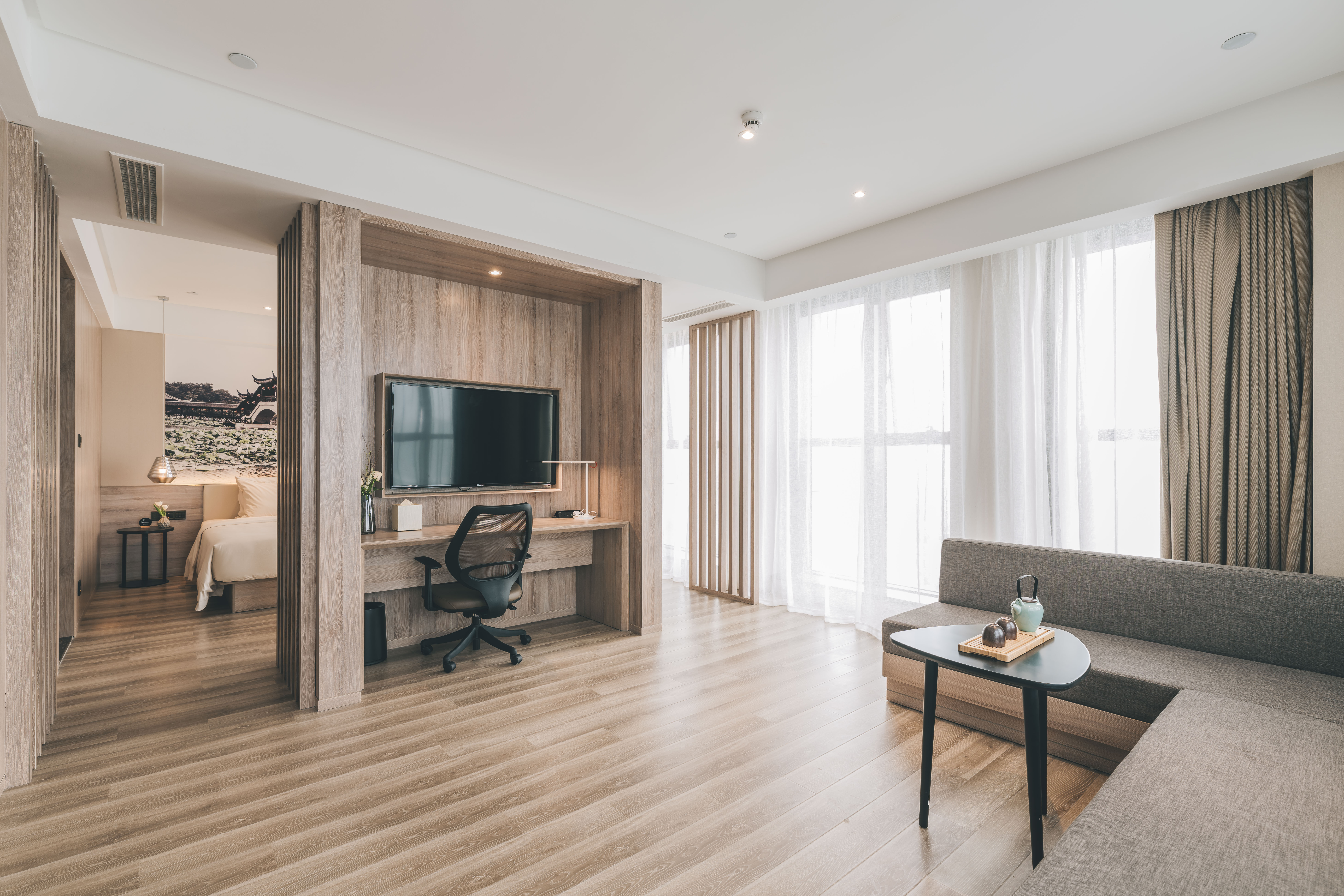 尊贵套房（小冰箱 +浴袍+电视投屏）