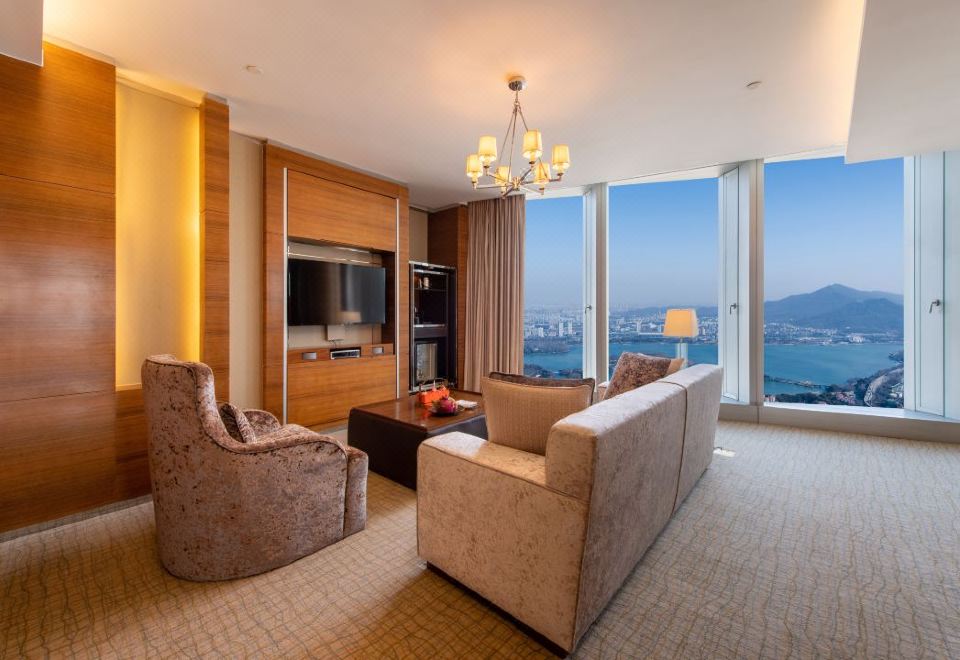 InterContinental NanjingConnecting Suite - Lake View Two-Bedroom (Urban Cityscape View)