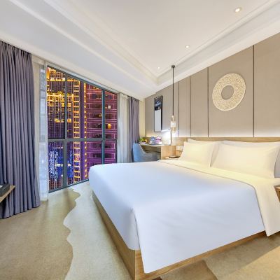 雅緻大床房（夢百合零壓床墊+高速吹風機+乾濕分離衛生間） 紅墣假日江景飯店（重慶洪崖洞解放碑步行街店）優惠