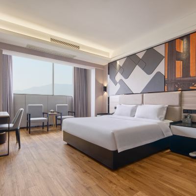 非繁豪華大床房【闊景觀+賽諾透氣枕+星級深睡床墊】 非繁城品酒店·新會步行街店優惠