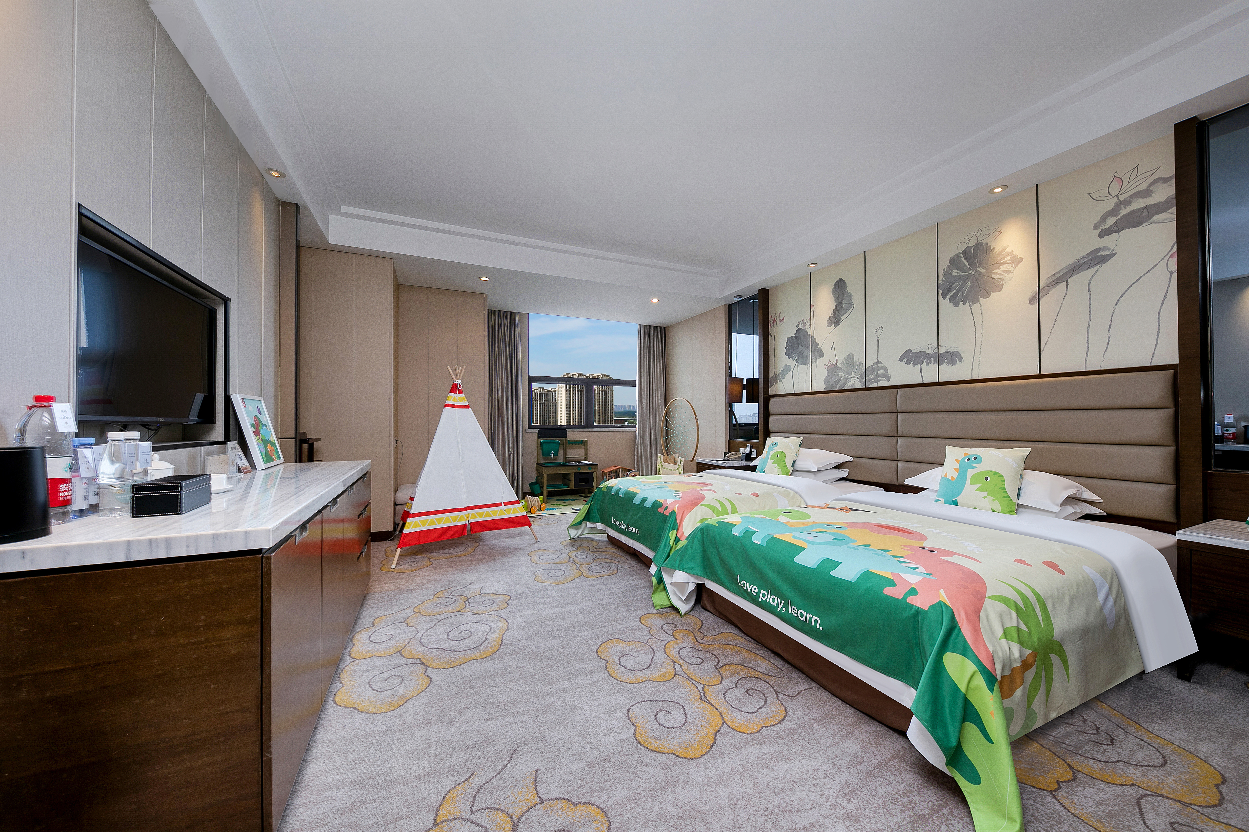 户外自然风景亲子双床房