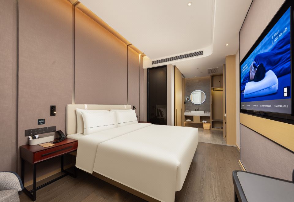 高級大床房（深睡床品+小冰箱+智能客控）