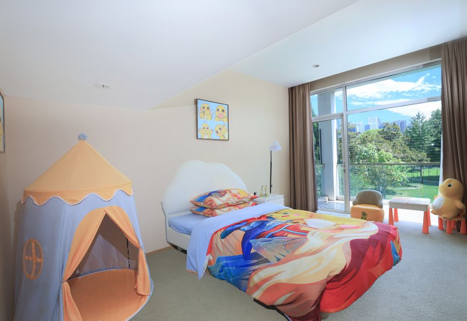 Jinling ResortLakeside Milk Dragon Theme Family Suite