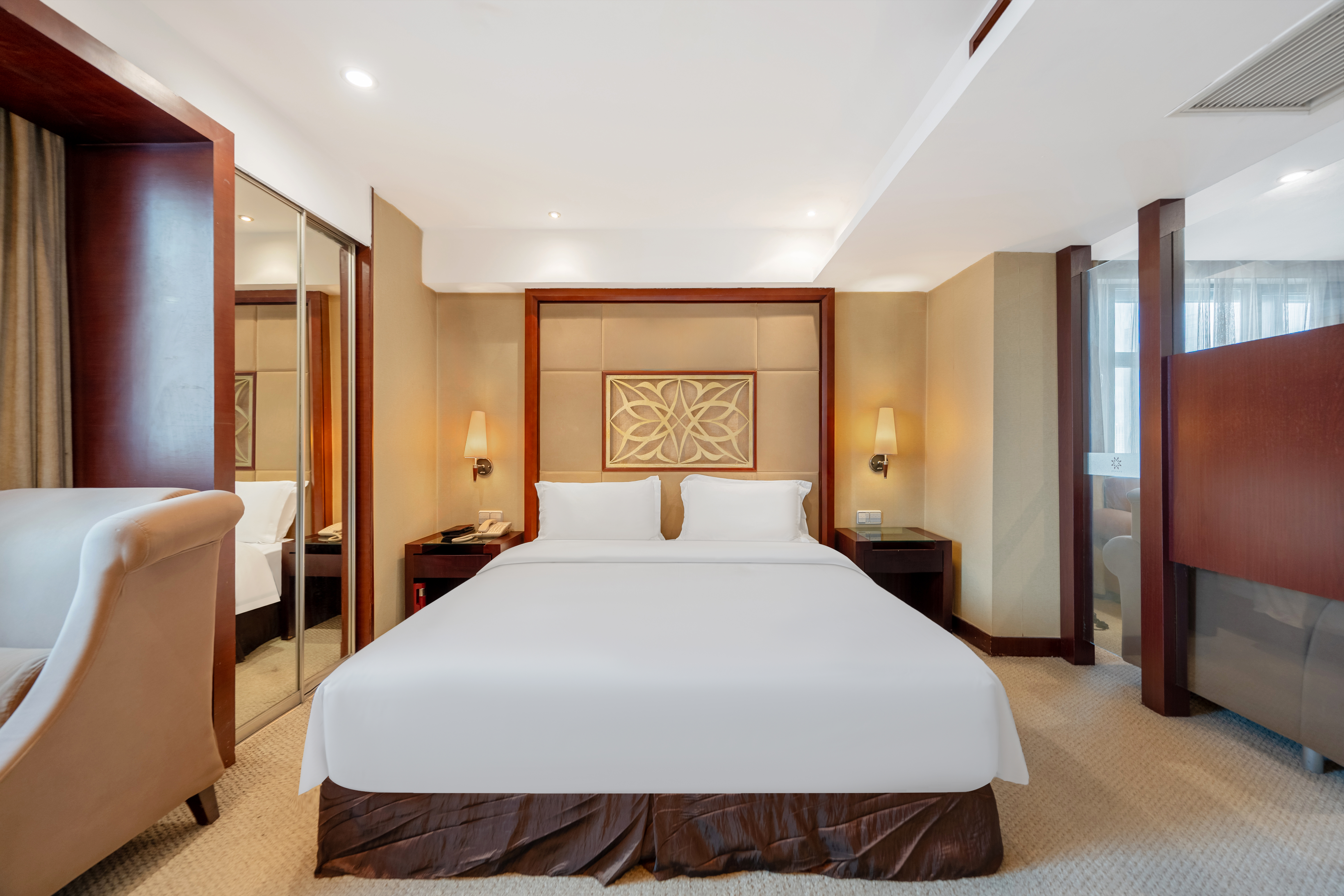 商務套房（一室一廳+舒適採光）