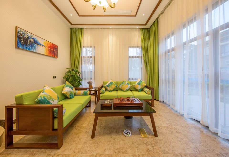 Baodun Lake Hushan Hot Spring ResortSingle-Family Villa Bicui 3-Bedroom 4-Bed Hydrophilic Family Hot Spring Villa (KTV)