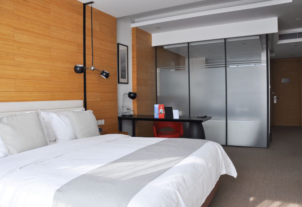 Himalayas Qingdao HotelQueen Room