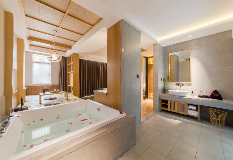 夕露阁·山景亲子房『舒适大榻榻米｜超大浴缸』