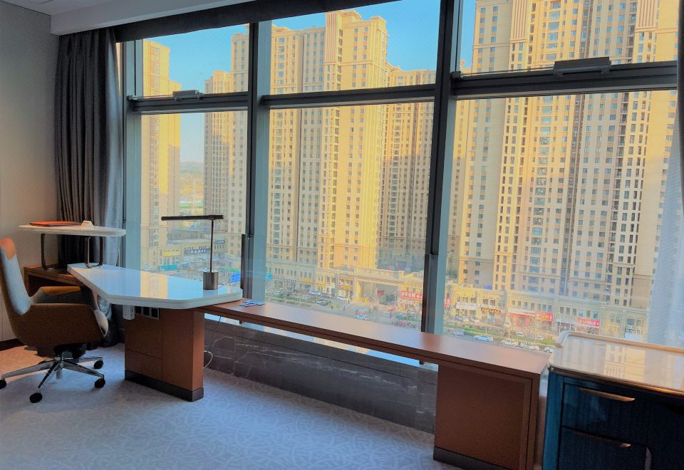 Crowne Plaza Qingdao Jinshui, an IHG Hotel1 King Standard Accessible