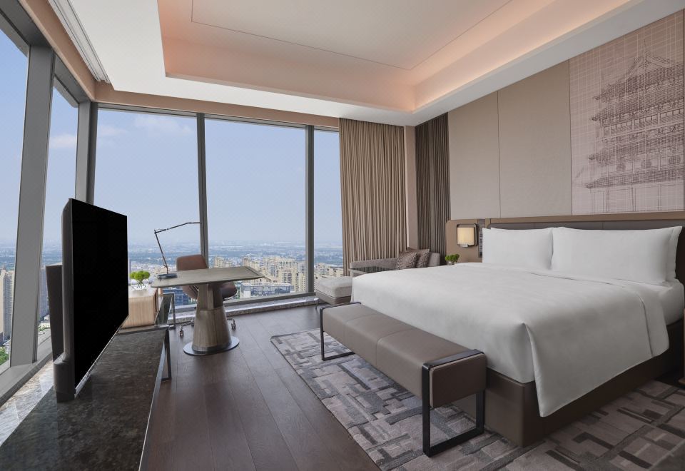 全景大床房| 云端一线无遮拦卧室及浴室俯瞰城市霓虹