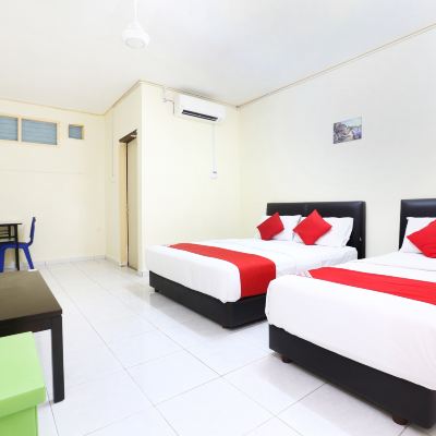 Suite Bertiga Kupon OYO 89640 Hotel Pelangi Marang