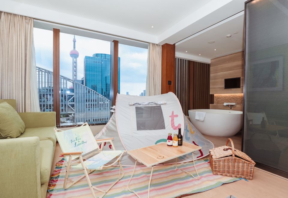 Mandarin Oriental Pudong ShanghaiGlamping Themed Room · Delightful MOment